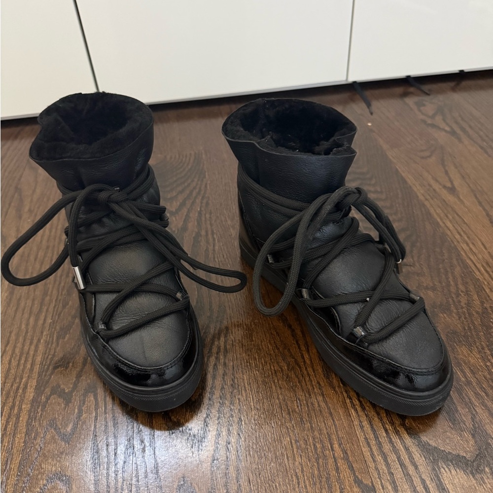 INUIKII
Gloss leather snow boots